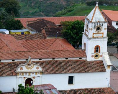 20090329171755-iglesia-de-pueblo.jpg